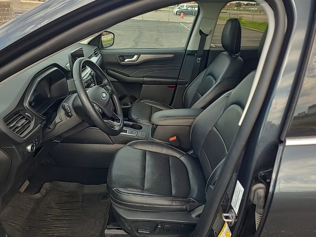 2022 Ford Escape Titanium