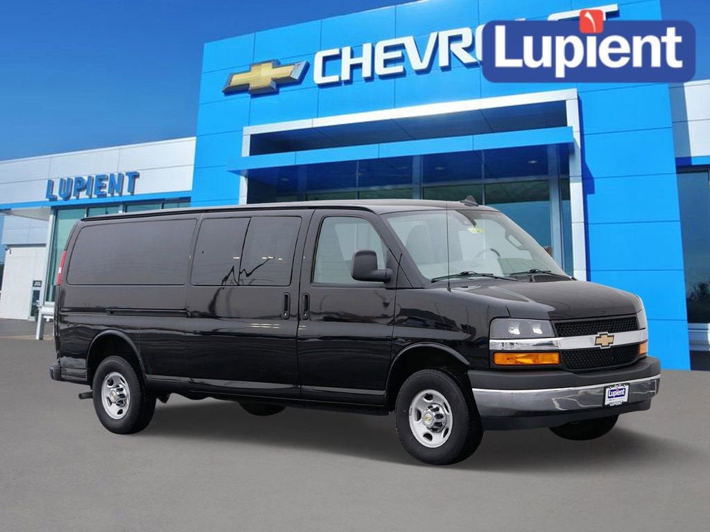 2025 Chevrolet Express Passenger 3500 1LT
