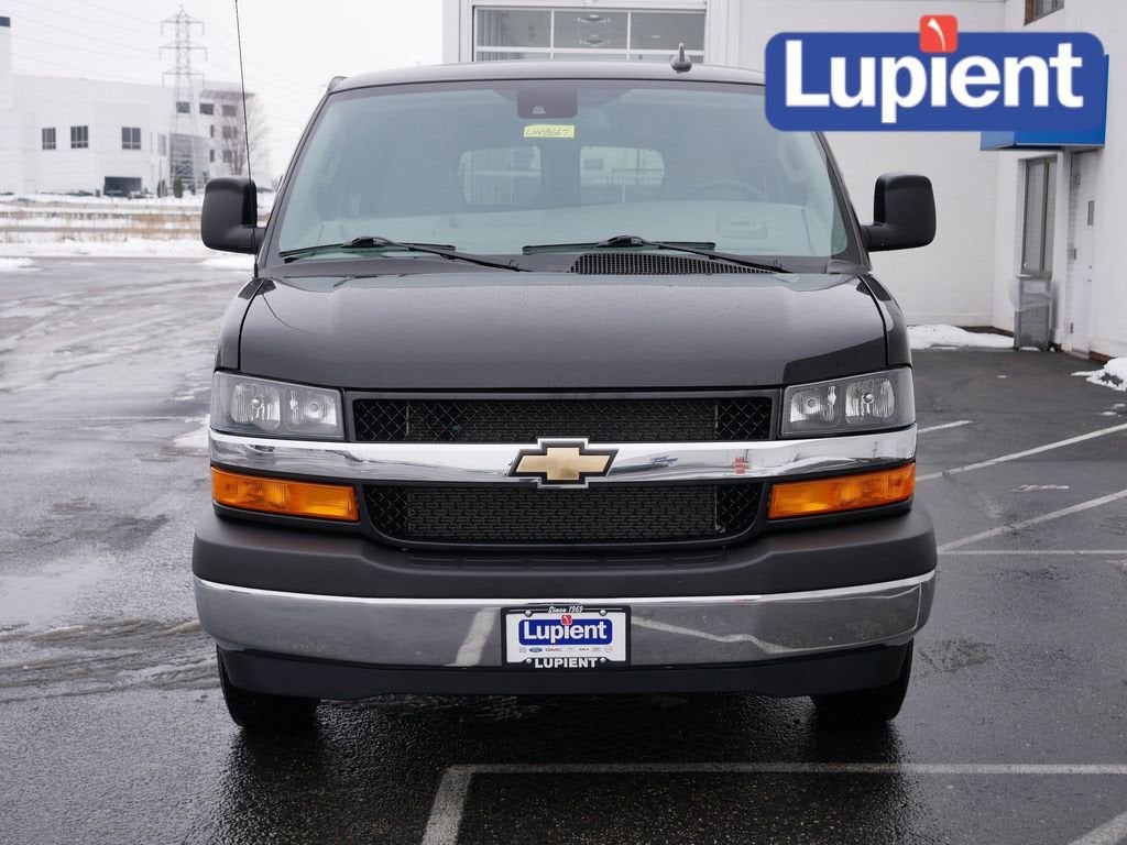 2025 Chevrolet Express Passenger 3500 1LT