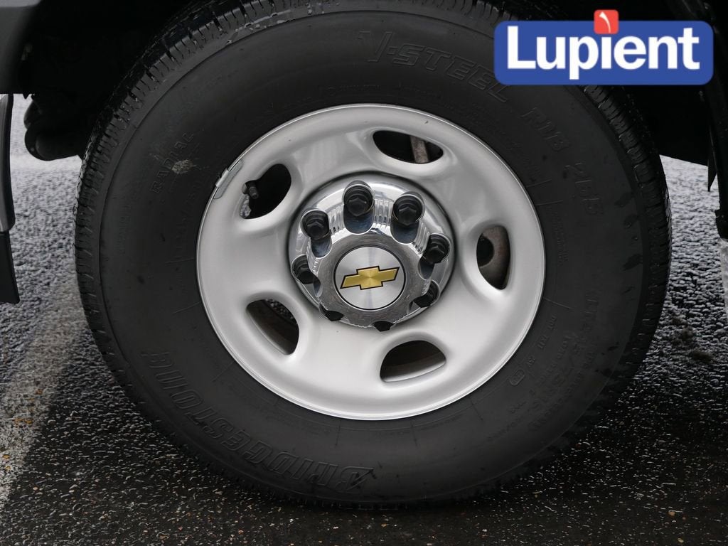 2025 Chevrolet Express Passenger 3500 1LT