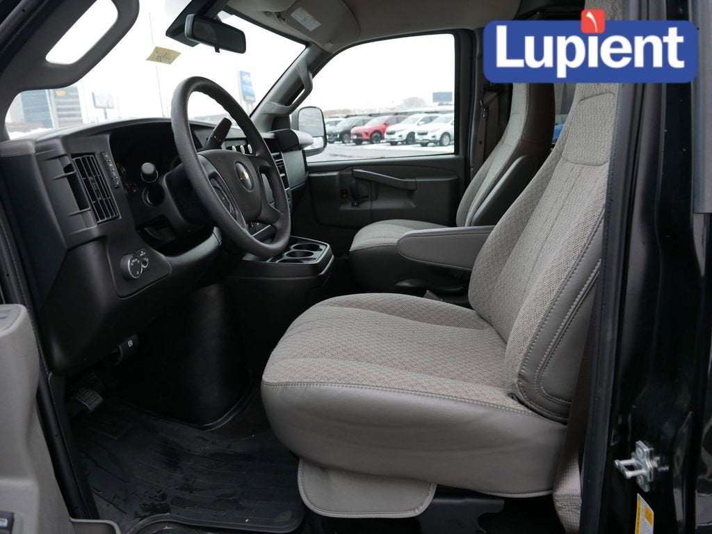 2025 Chevrolet Express Passenger 3500 1LT