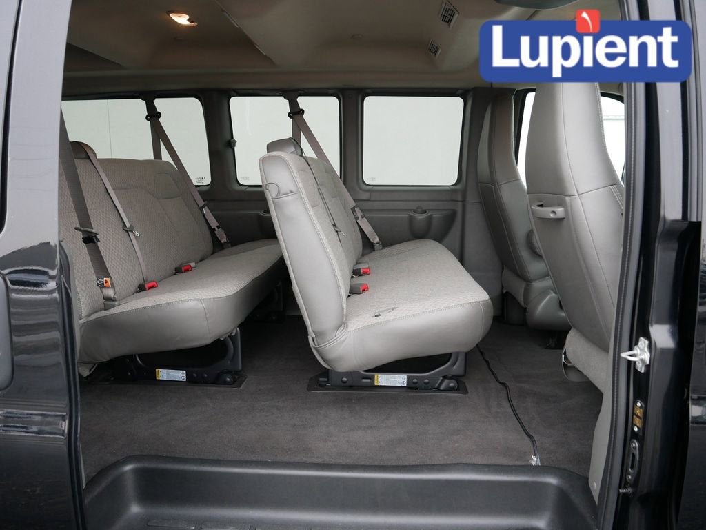 2025 Chevrolet Express Passenger 3500 1LT