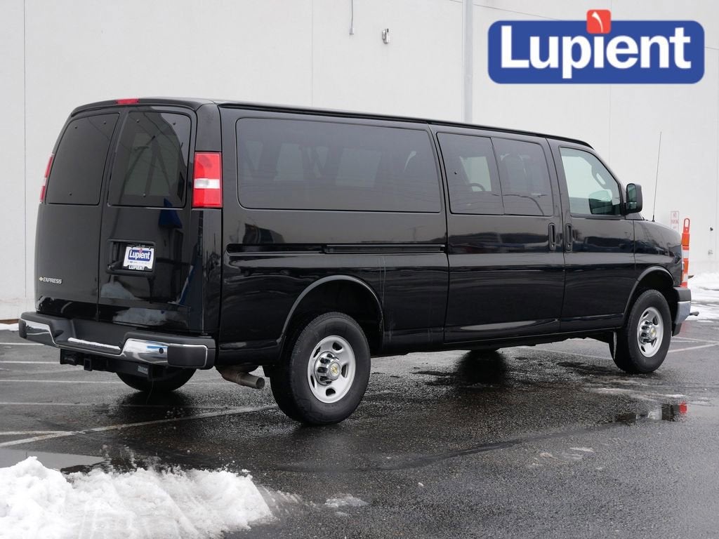 2025 Chevrolet Express Passenger 3500 1LT