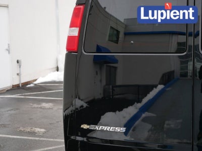 2025 Chevrolet Express Passenger 3500 1LT