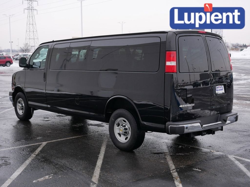 2025 Chevrolet Express Passenger 3500 1LT