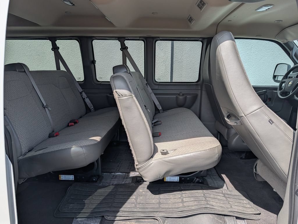 2025 Chevrolet Express Passenger 1LT