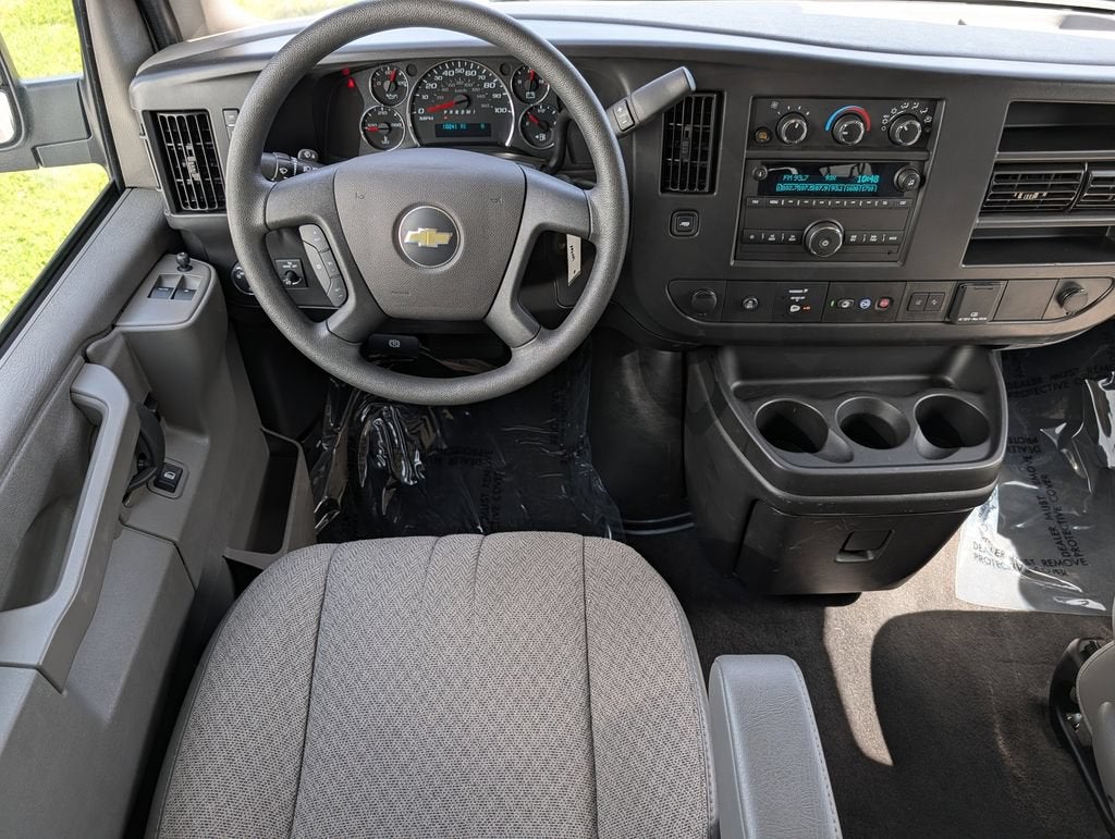 2025 Chevrolet Express Passenger 1LT