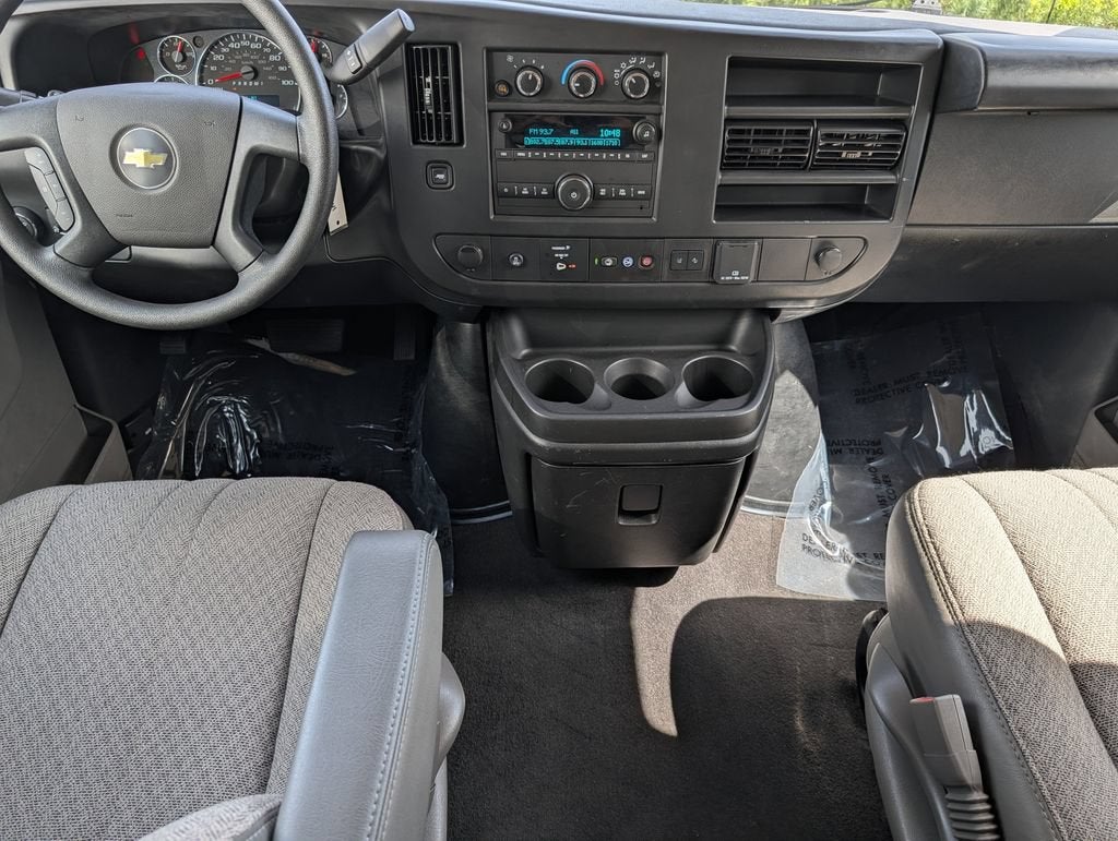 2025 Chevrolet Express Passenger 1LT