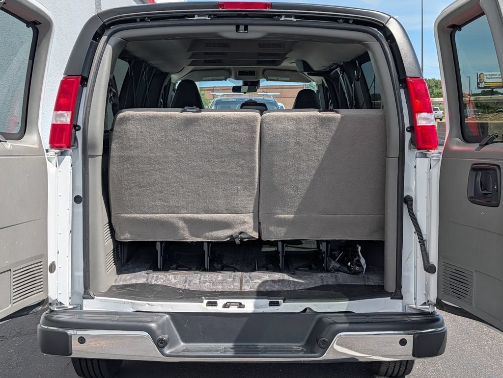 2025 Chevrolet Express Passenger 1LT
