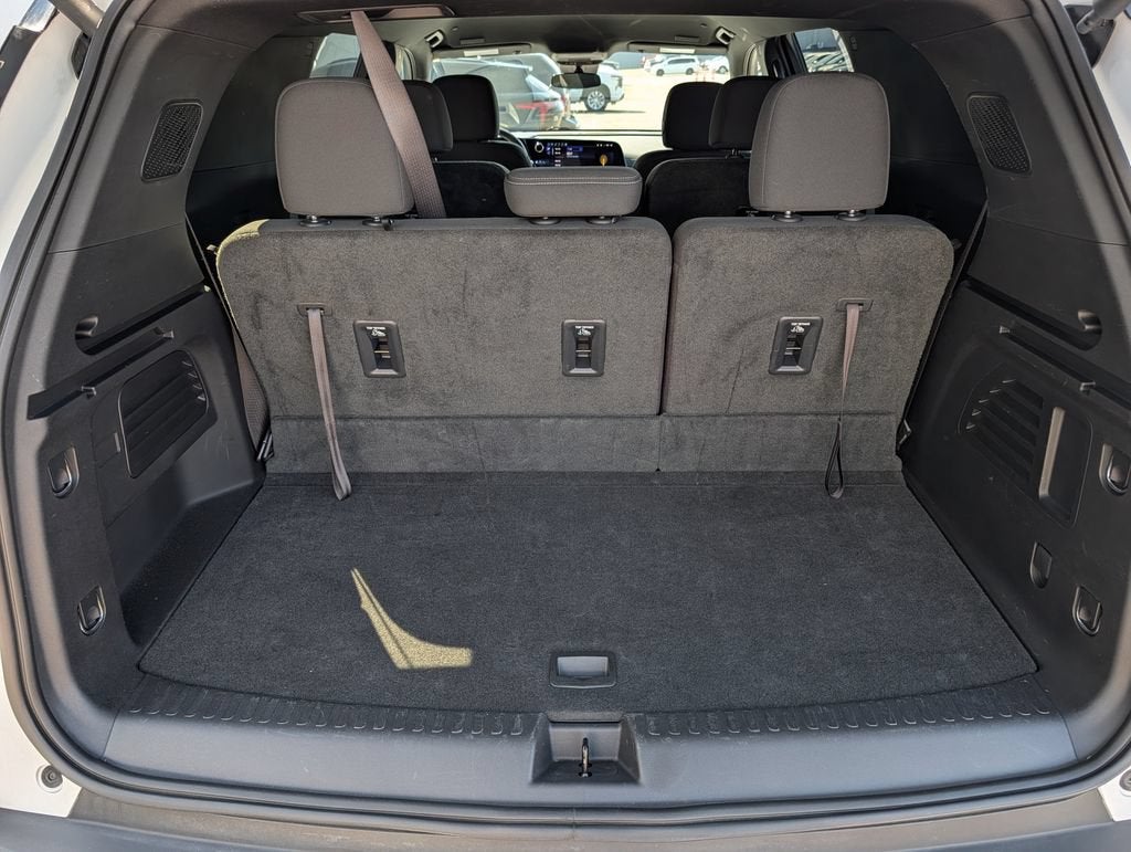 2024 Chevrolet Traverse LT