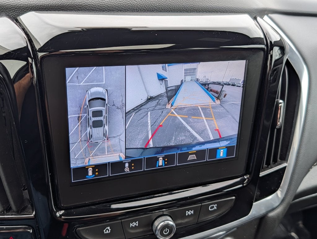 2022 Chevrolet Traverse LT Leather