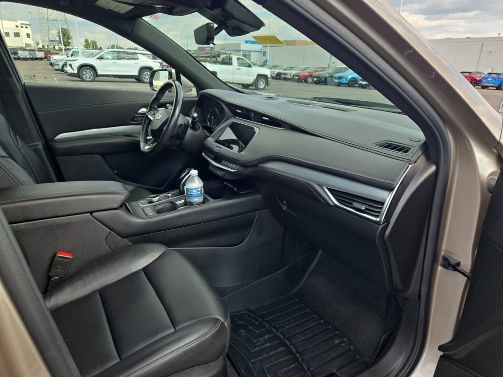 2022 Cadillac XT4 FWD Premium Luxury