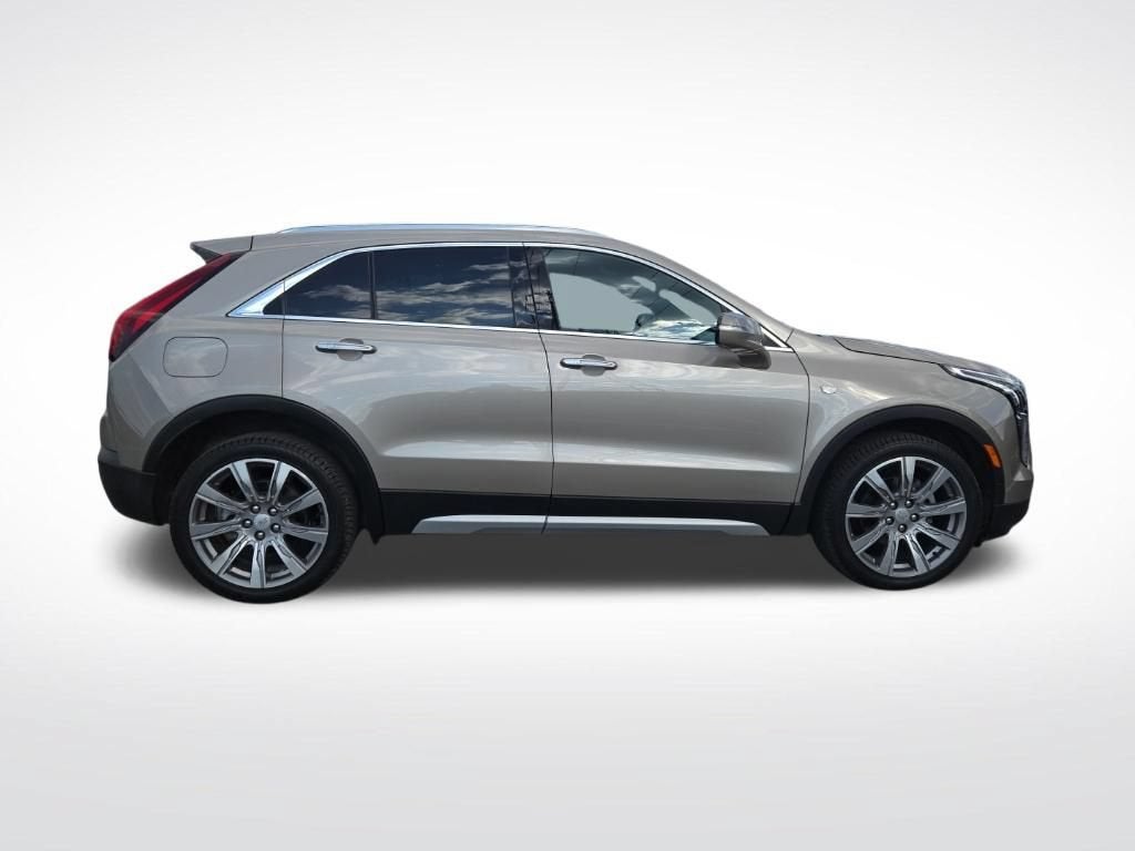 2022 Cadillac XT4 FWD Premium Luxury