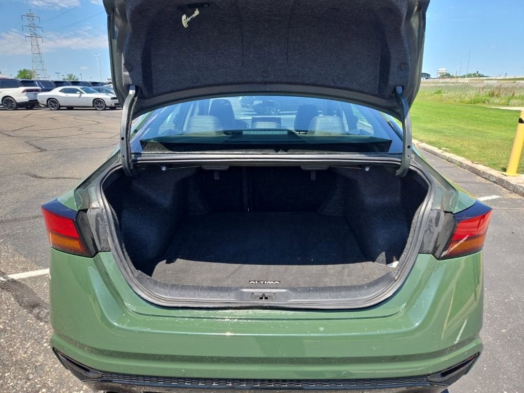 2025 Nissan Altima SR