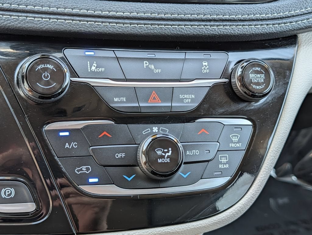 2023 Chrysler Pacifica Hybrid Touring L