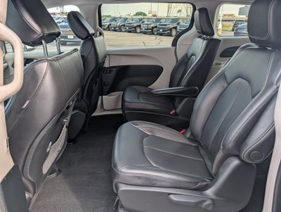 2023 Chrysler Pacifica Hybrid Touring L