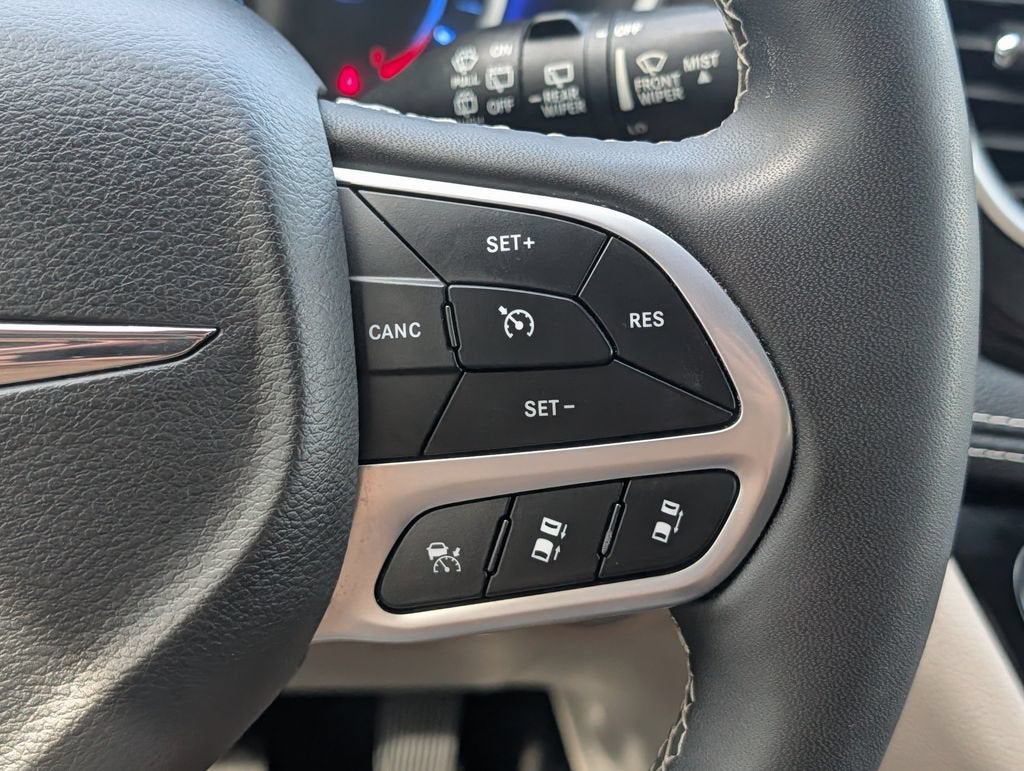 2023 Chrysler Pacifica Hybrid Touring L