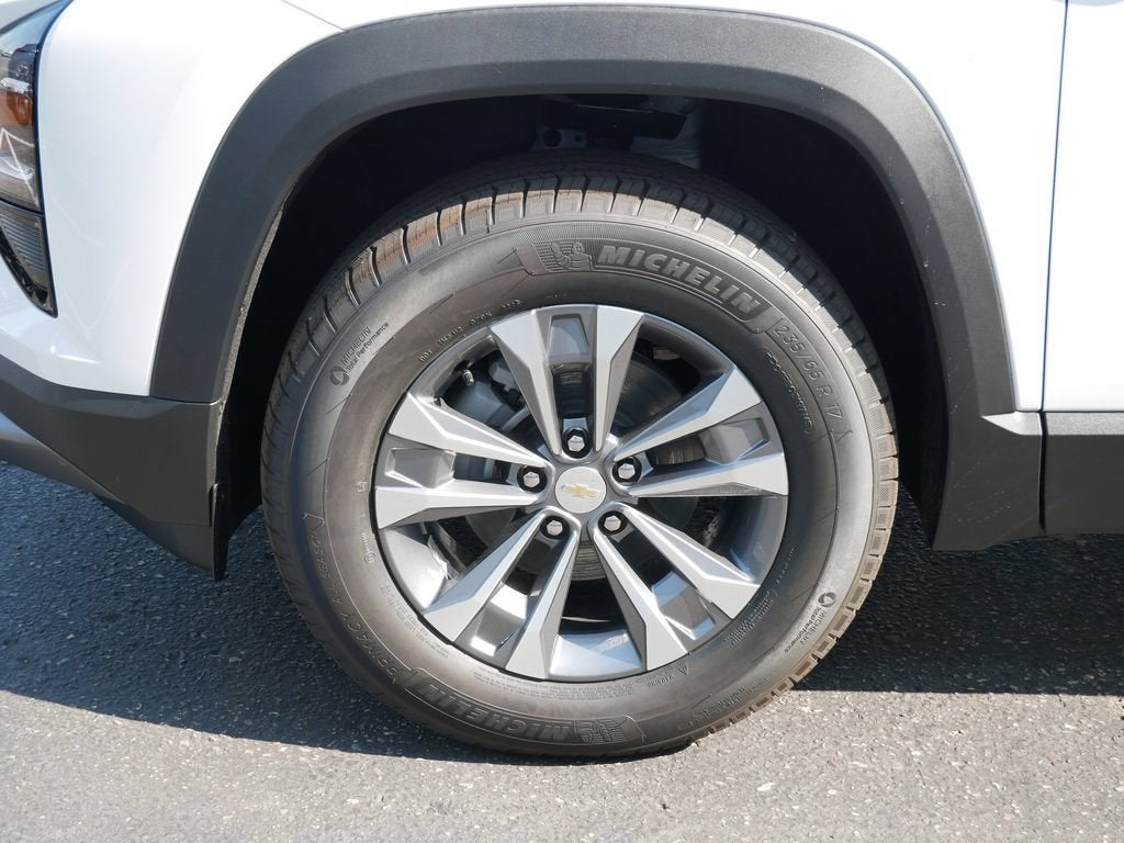 2027 Chevrolet Equinox LT - Photo 12