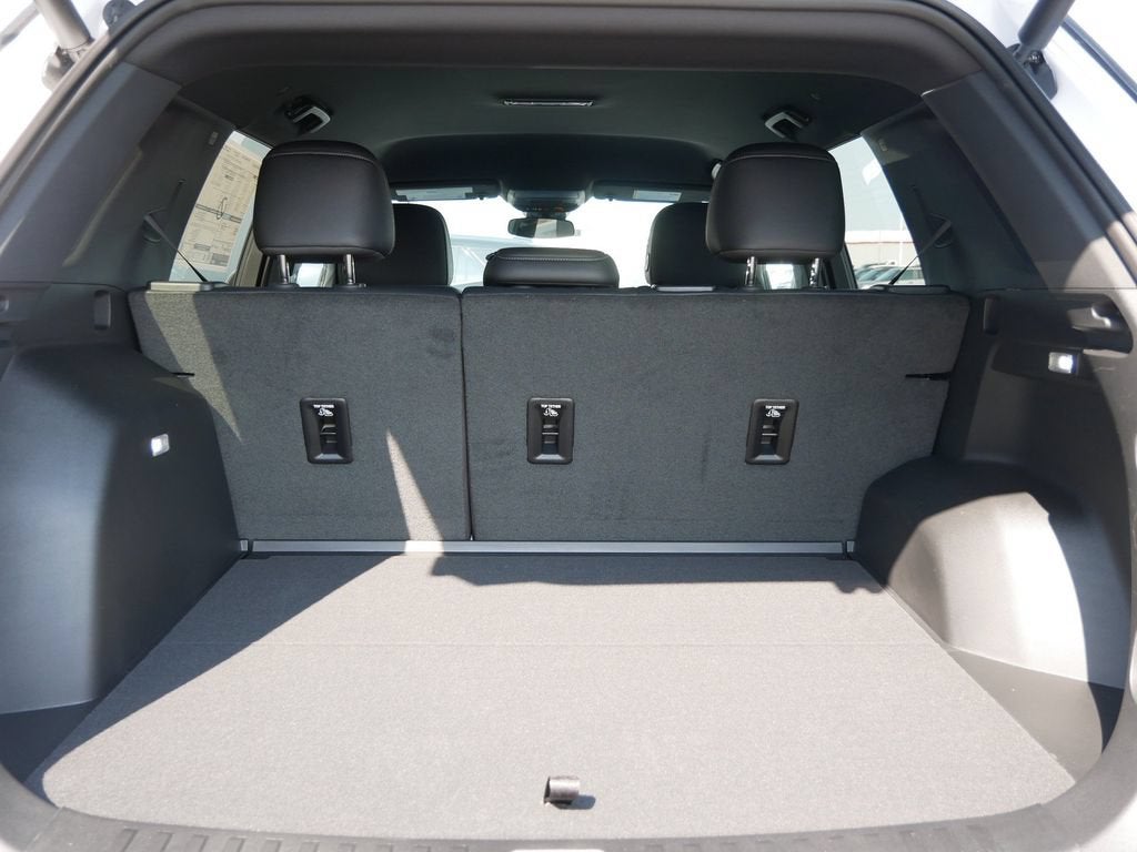 2027 Chevrolet Equinox LT - Photo 8