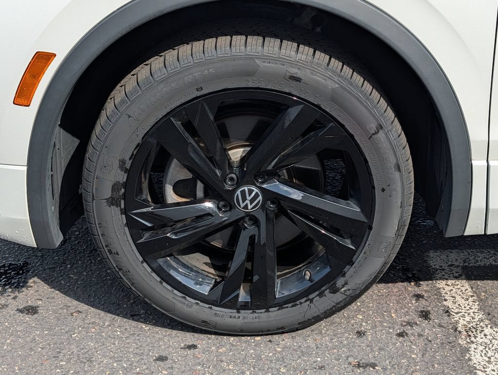 2023 Volkswagen Tiguan SE R-Line Black