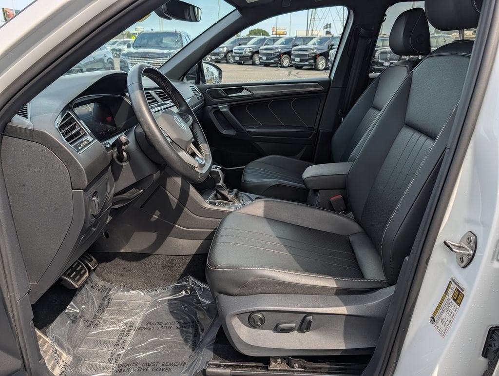 2023 Volkswagen Tiguan SE R-Line Black