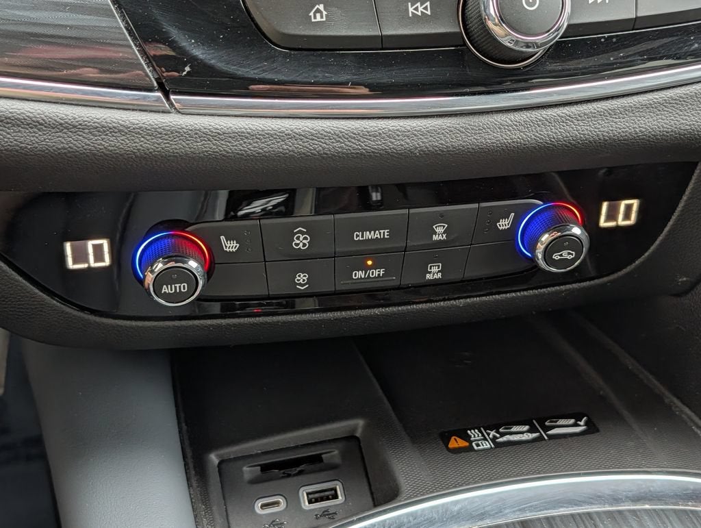 2023 Buick Enclave Essence
