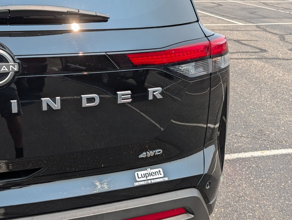 2025 Nissan Pathfinder SV