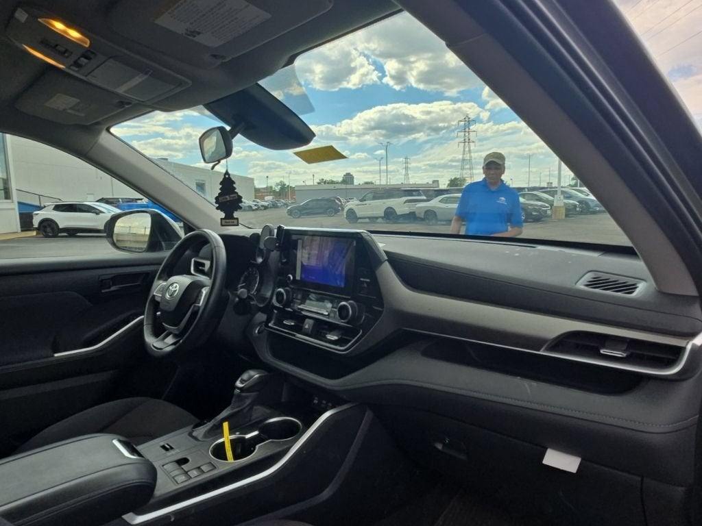 2024 Toyota Highlander LE
