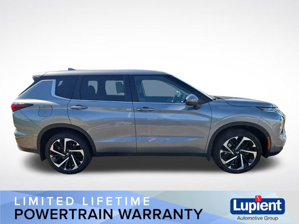 2023 Mitsubishi Outlander SE