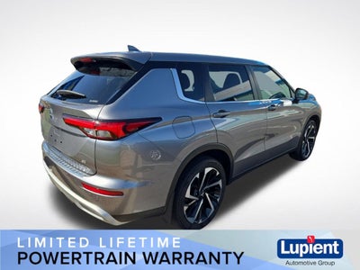 2023 Mitsubishi Outlander SE