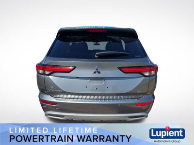 2023 Mitsubishi Outlander SE
