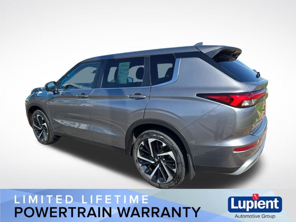 2023 Mitsubishi Outlander SE